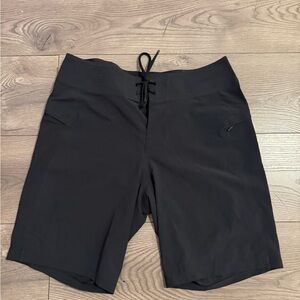 Lululemon Men's Black Swim Shorts Size 30 Inseam 9.5”